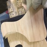 木製木地+漆塗りギターのピックガード(^O^)／